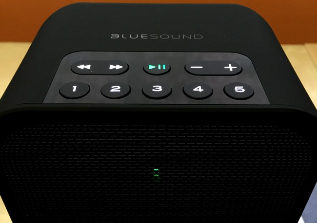 Exemple sur une enceinte sans fil WiFi Bluesound PULSE FLEX