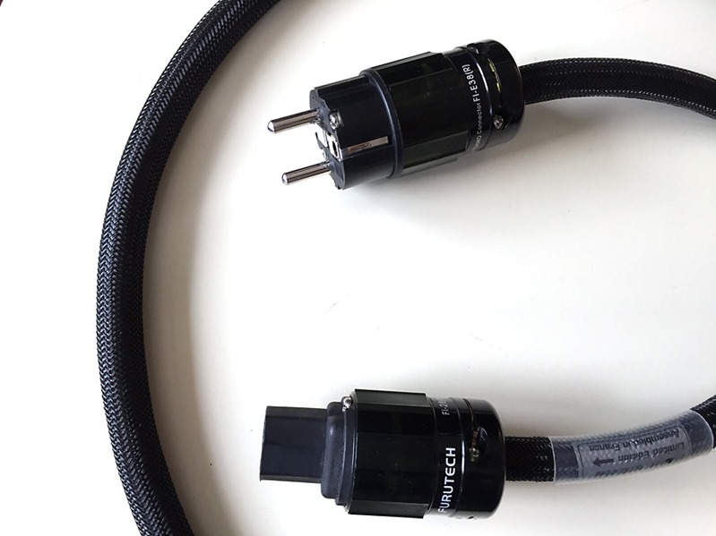 Un must pour éviter les parasites , le cable d'alimentation secteur Real Cable Chambord
