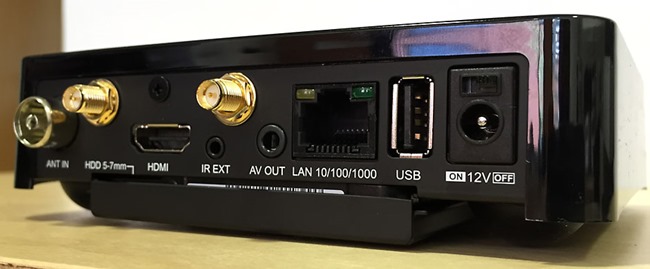 Le disque dur interne est en place sous le lecteur Dune HD 4K Solo