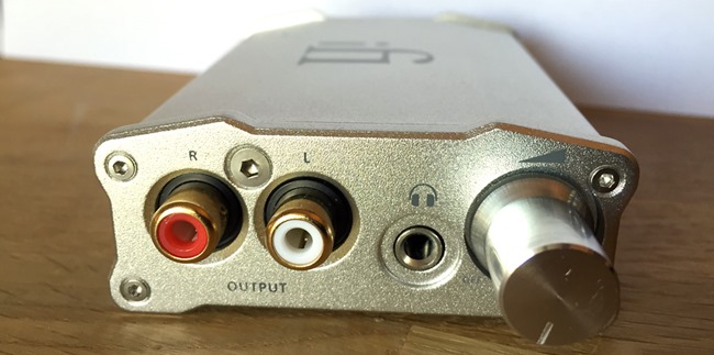 Les connectiques de sortie audio du DAC