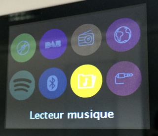 L'écran pour l'accès à toutes les fonctions et toutes les sources sonores