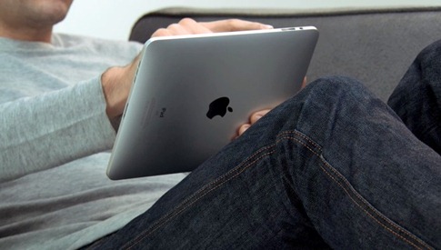 ipad-tablette-tactile-canape