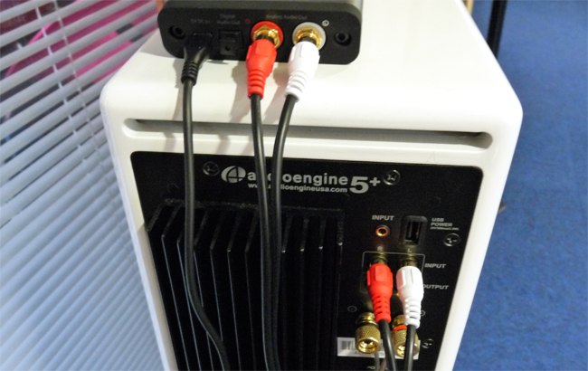 Exemple de branchement du récepteur Bluetooth B1 sur des enceintes amplifiées Exemple de branchement du récepteur Bluetooth B1 sur des enceintes amplifiées