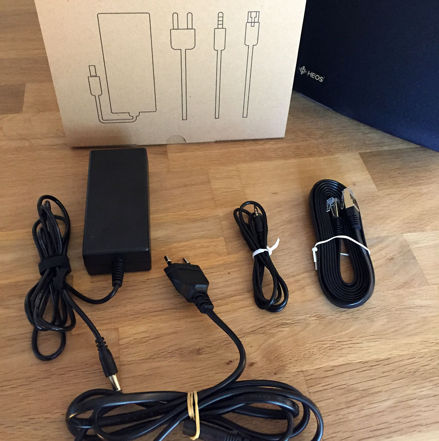 Les accessoires et les câbles fournis avec l'enceinte DENON HEOS 5