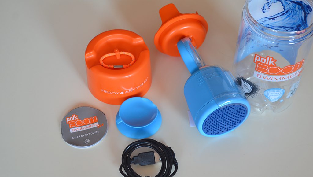 Unboxing/Découverte de l'enceinte Bluetooth étanche Polk Boom Swimmer - Vue sur l'alimentation USB