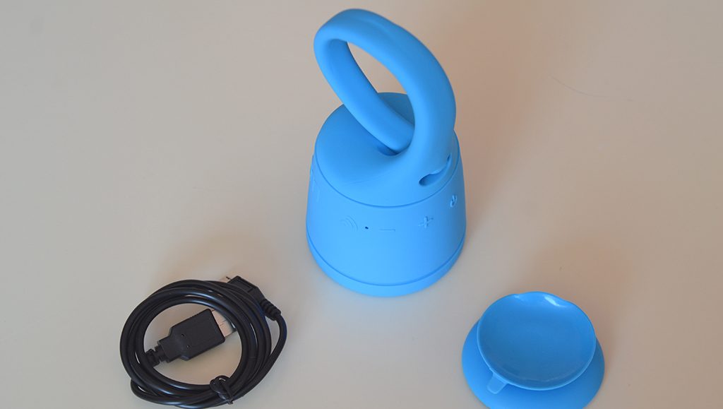 Unboxing/Découverte de l'enceinte Bluetooth étanche Polk Boom Swimmer vue de trois quart