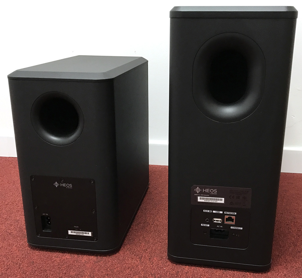 Denon HEOS Subwoofer : prise réseau RJ45, entrée audio mini-jack et prise USB pour la lecture depuis une clé USB ou un disque dur Comparaison entre les deux caissons de basses sans fil de la gamme Denon HEOS home cinéma et multiroom wifi