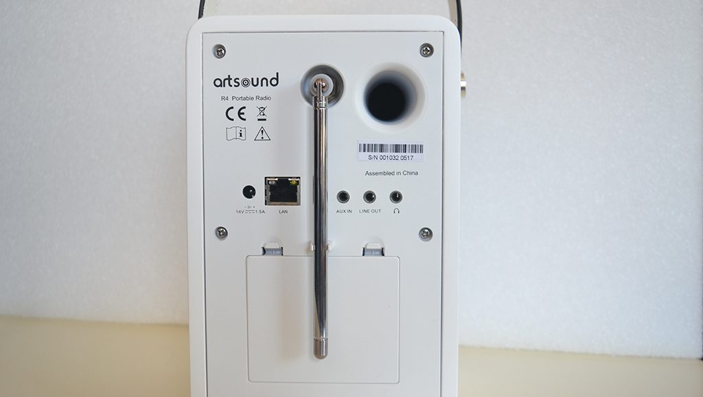 Connectiques audio complètes : entrée audio analogique mini-jack, sortie audio analogique lineout et sortie casque 