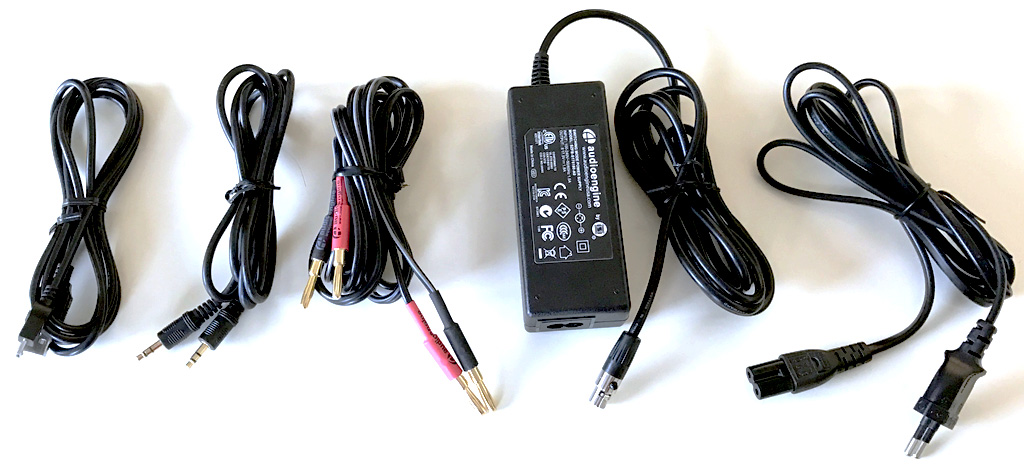 Les accessoires et les câbles USB, HiFi, audio et l'alimentation fournie Les accessoires et les câbles USB, HiFi, audio et l'alimentation fournie