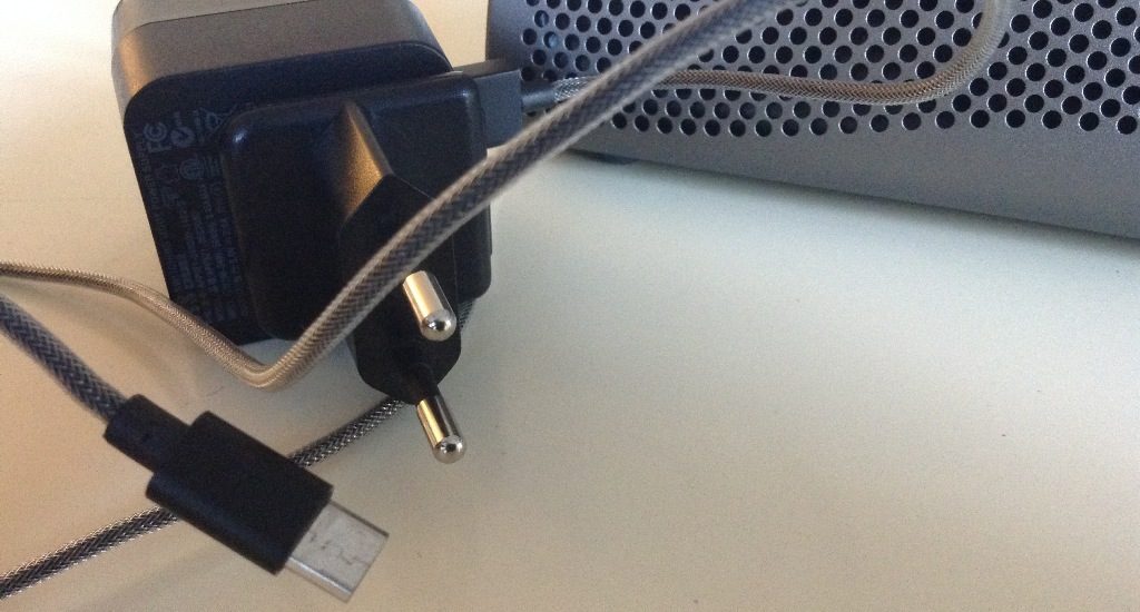 L'alimentation USB et son adaptateur secteur sont de très bonne qualité.