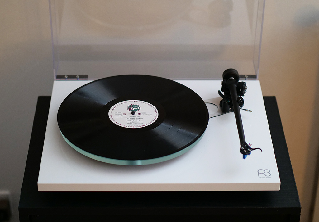 Test Rega Planar 3 : une platine vinyle audiophile pour profiter de ses disques dans d’excellentes conditions