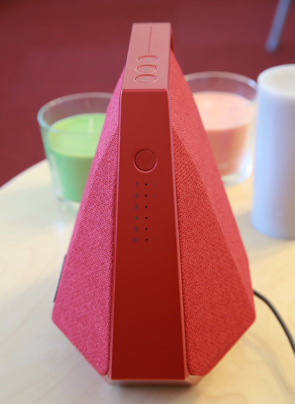 Dynaudio MUSIC 1 : boutons de favoris et du choix des sources audio