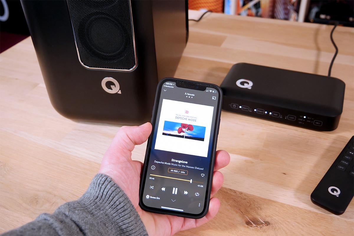 Les enceintes sans fil Q Acoustics Q 200, la station d'accueil et l'application de contrôle Les enceintes sans fil Q Acoustics Q 200, la station d'accueil et l'application de contrôle