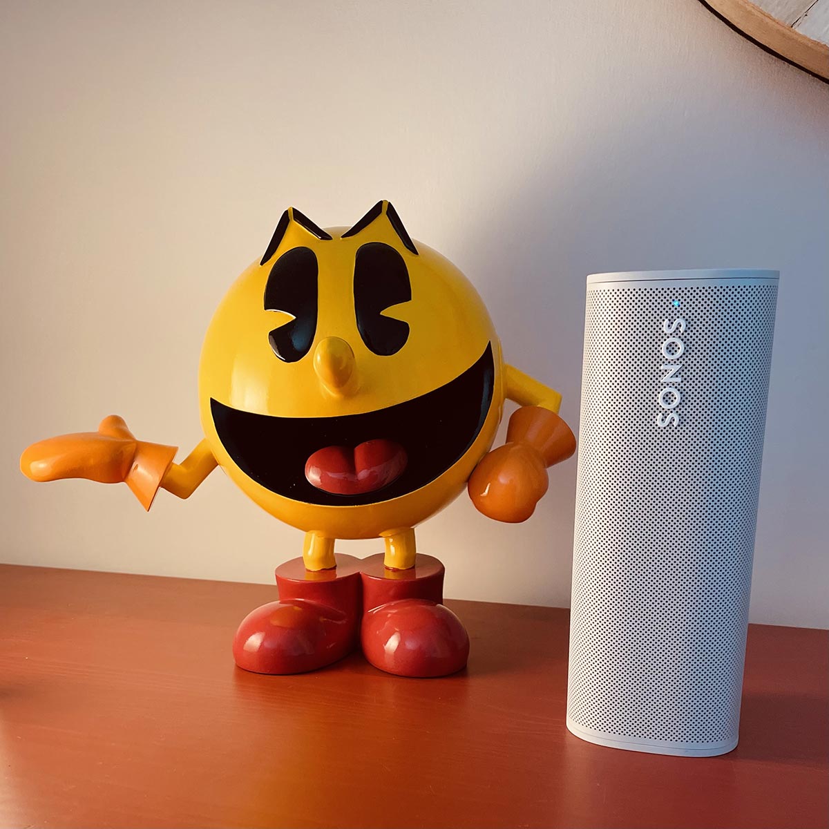 La Sonos Roam en position verticale La Sonos Roam en position verticale