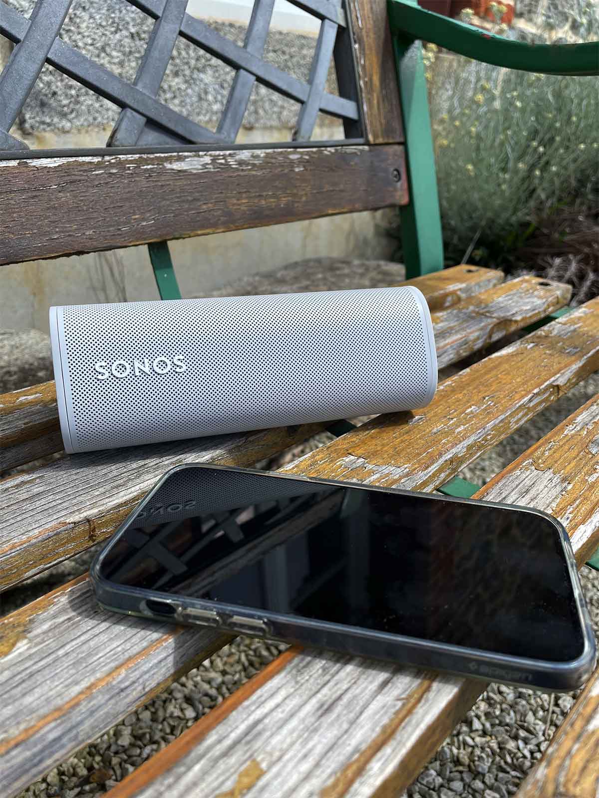 Roam, l'enceinte nomade et très compacte de la marque Sonos : bluetooth, WiFi et AirPlay 2 Roam, l'enceinte nomade et très compacte de la marque Sonos : bluetooth, WiFi et AirPlay 2