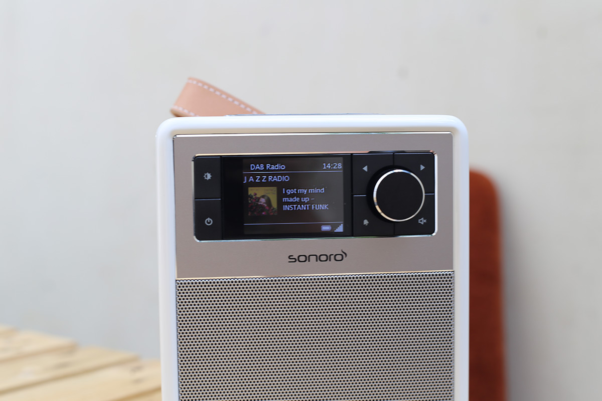 Le poste de radio Easy est une véritable enceinte Bluetooth nomade Le poste de radio Easy est une véritable enceinte Bluetooth nomade