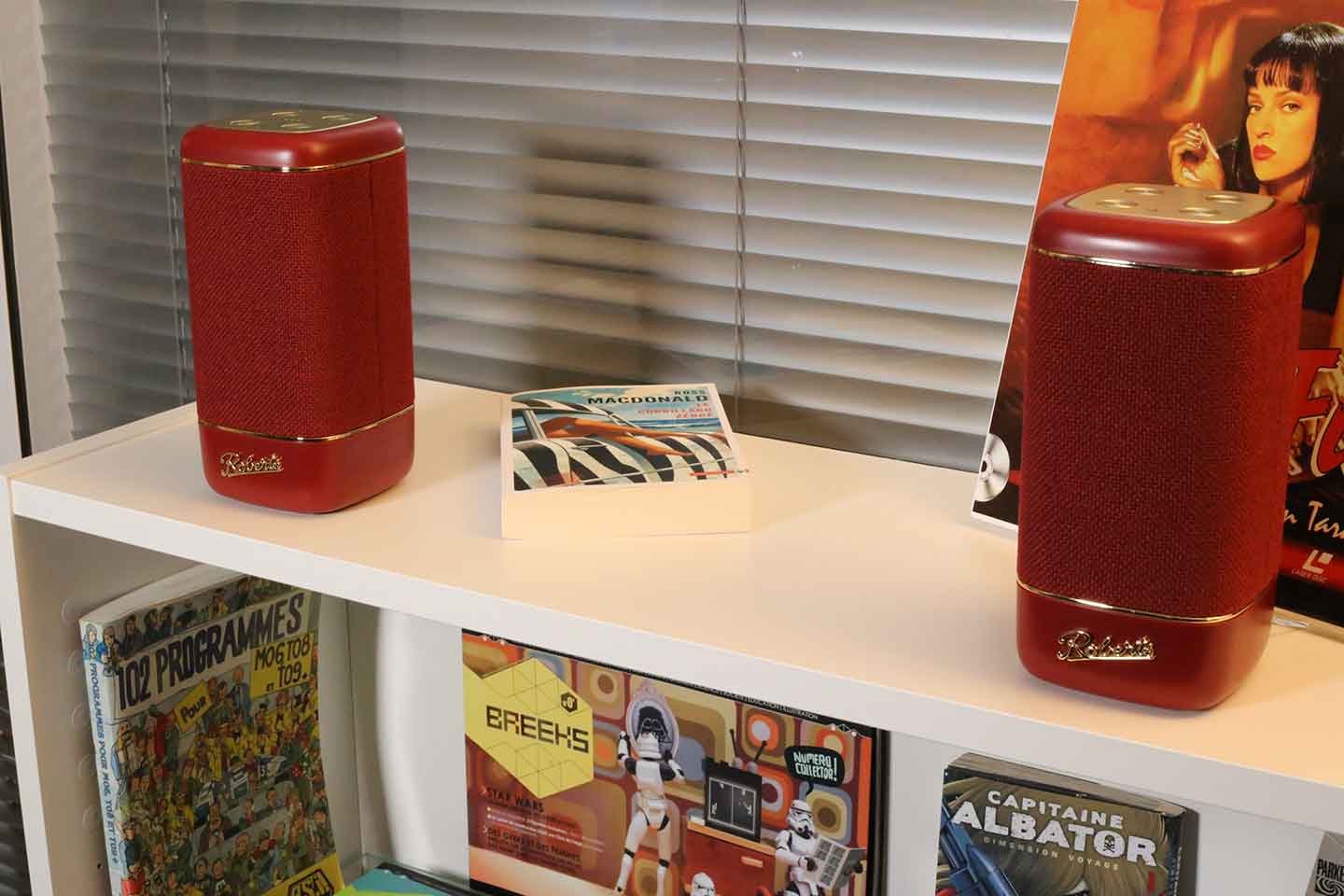 Deux enceintes Roberts Beacon 335, associées en paire stéréo pour une écoute HiFi Deux enceintes Roberts Beacon 335, associées en paire stéréo pour une écoute HiFi