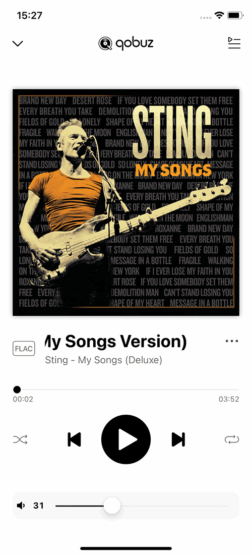 Ecran de lecture avec l’affichage des pochettes d’album, le format du fichier et la source utilisée.