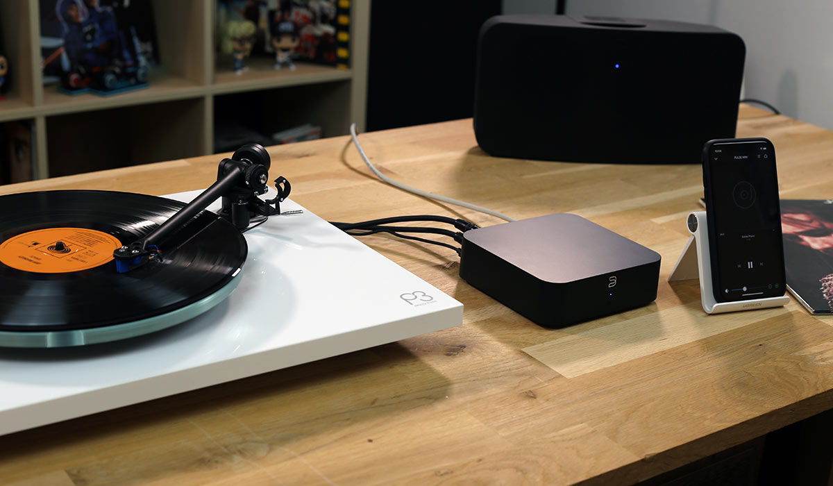 Un préampli phono intégré dans le Bluesound HUB pour l'écoute des disques vinyles en multiroom