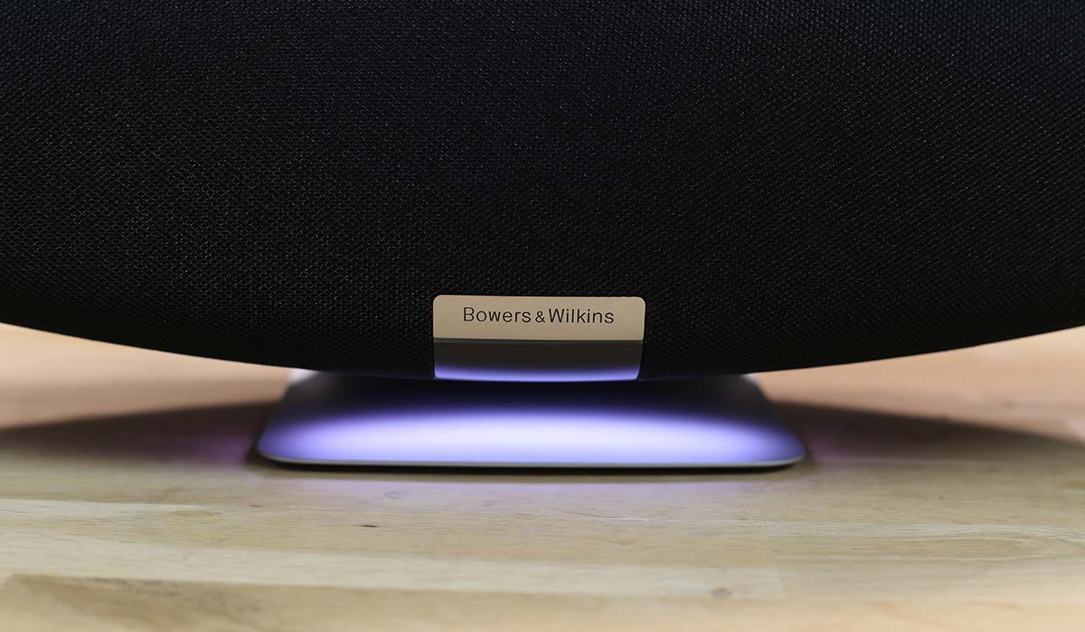Un lumière LED réglable et désactivable depuis l'application B&W Music