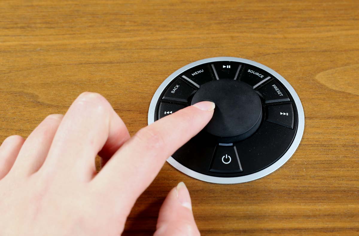 Boutons de contrôle sous forme de molette Rotodiale pour la mini-chaîne HiFi Ruark Audio R3