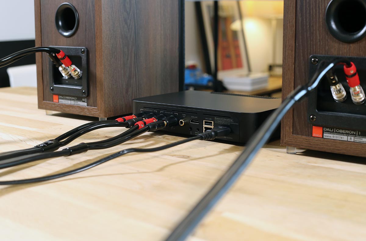 Branchement du Bluesound Powernode Edge avec des enceintes passives