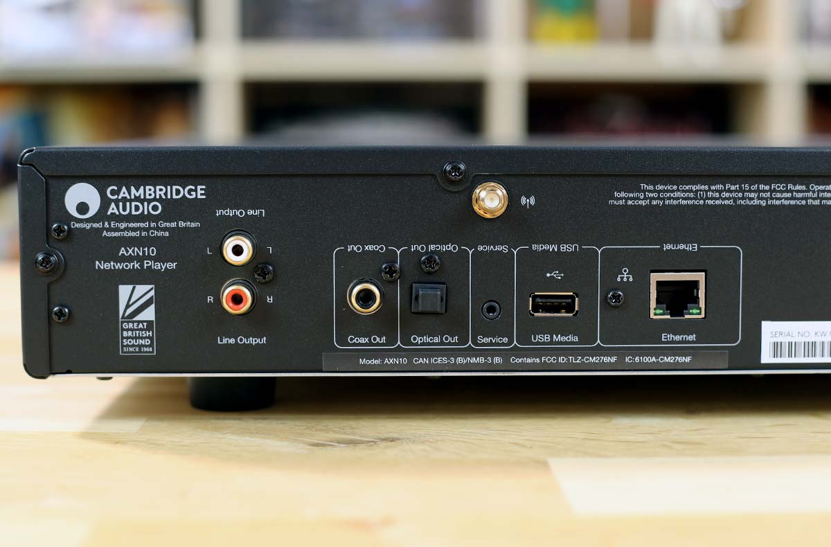 Connectiques de sortie numériques et analogiques du lecteur réseau Cambridge Audio AXN10