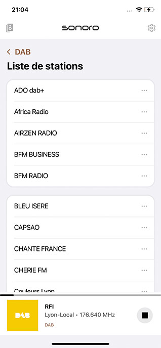 Par blocs organisés, les radios sont regroupées dans Liste des radios