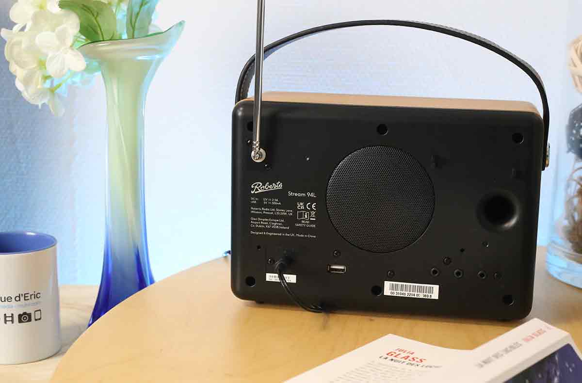 Le port USB permet l'écoute en local de vos fichiers audio radio-réveil connecté