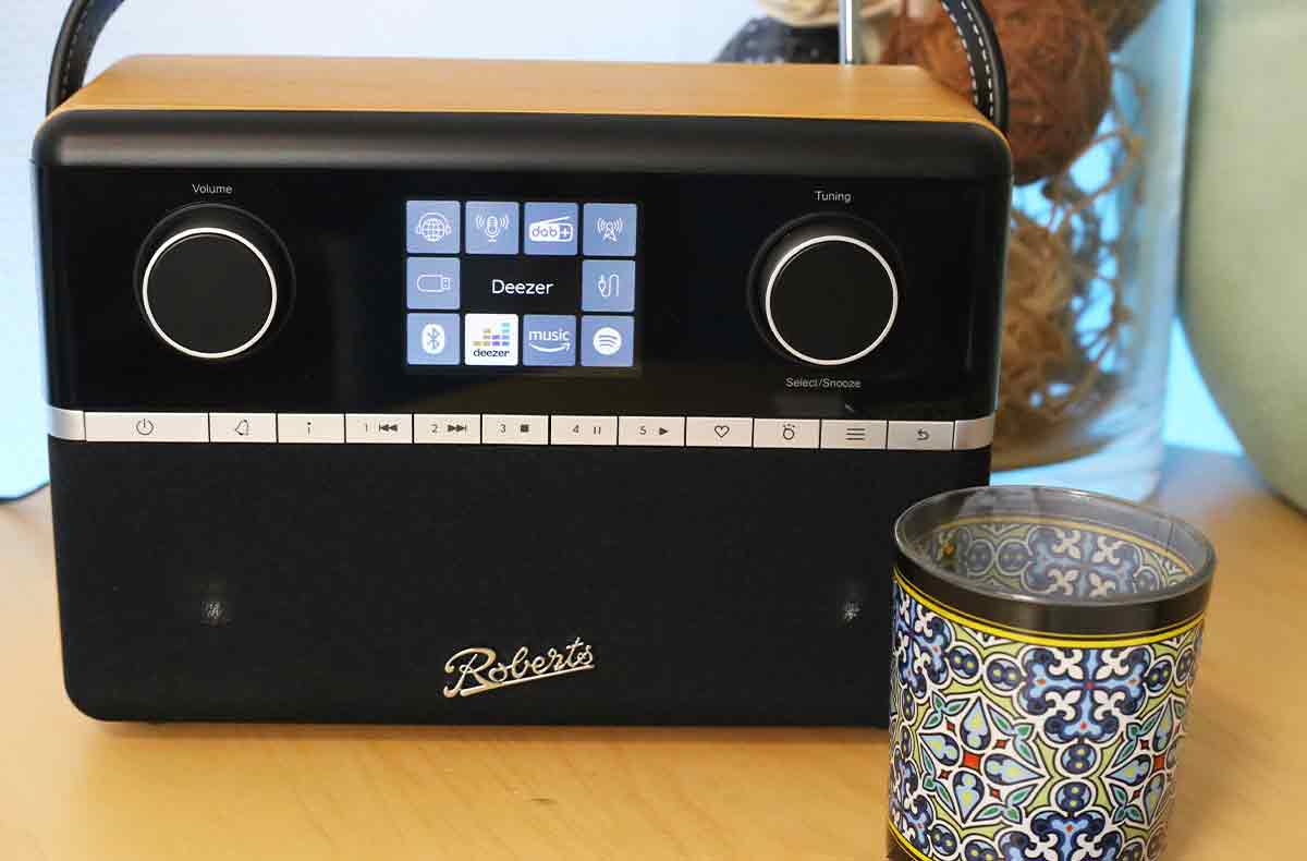 Aussi compact qu'ergonomique Roberts Stream 94 L est un compagnon idéal pour s'intégrer dans vos routines radio-réveil connecté