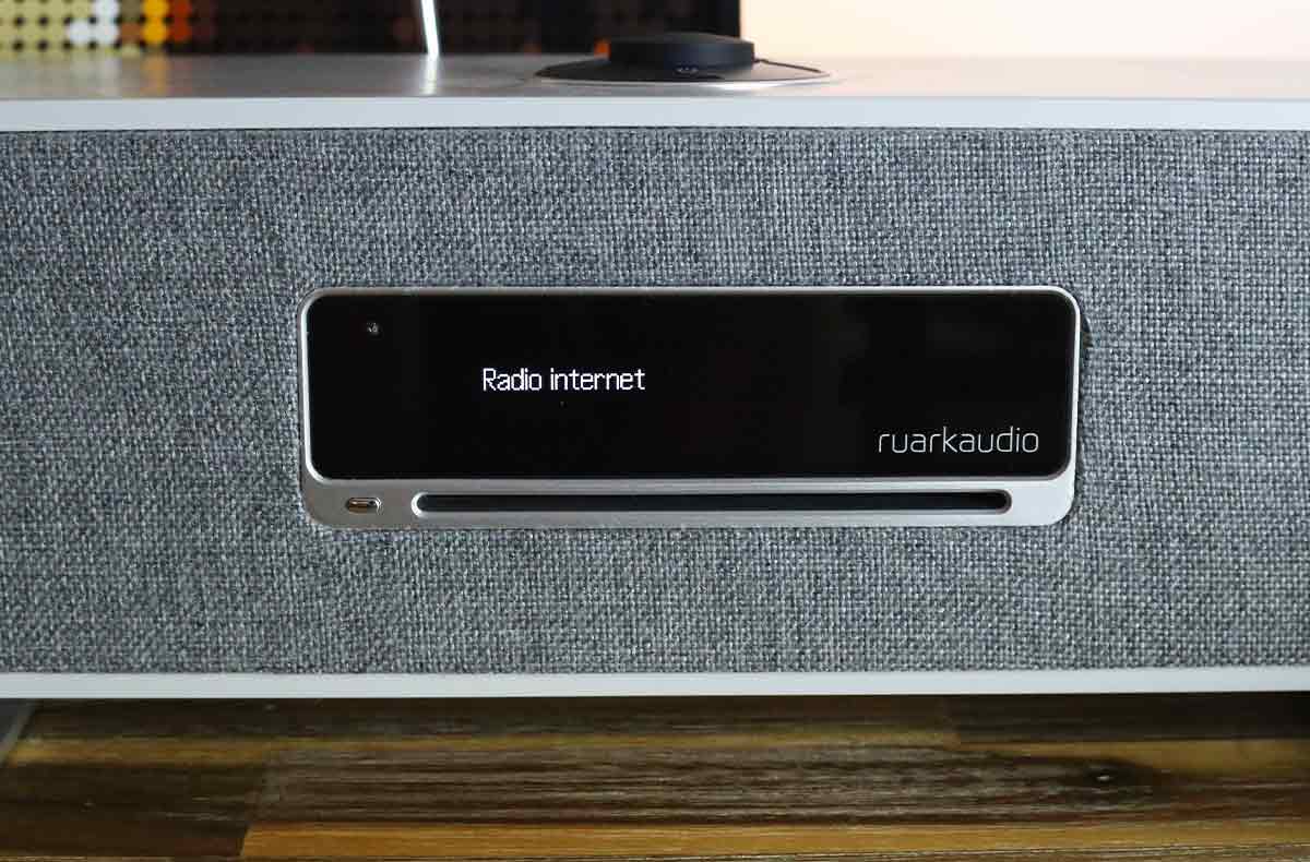 Ruark Audio R3 S : une multitudes de stations radio via le tuner radio numériques Internet radio-réveil connecté
