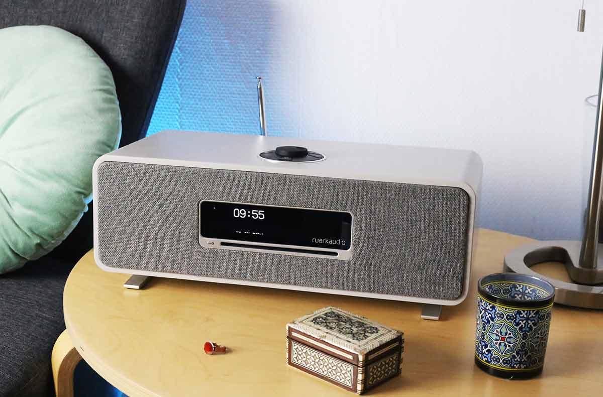 Ruark Audio R3S possède une amplification haute-fidélité radio-réveil connecté