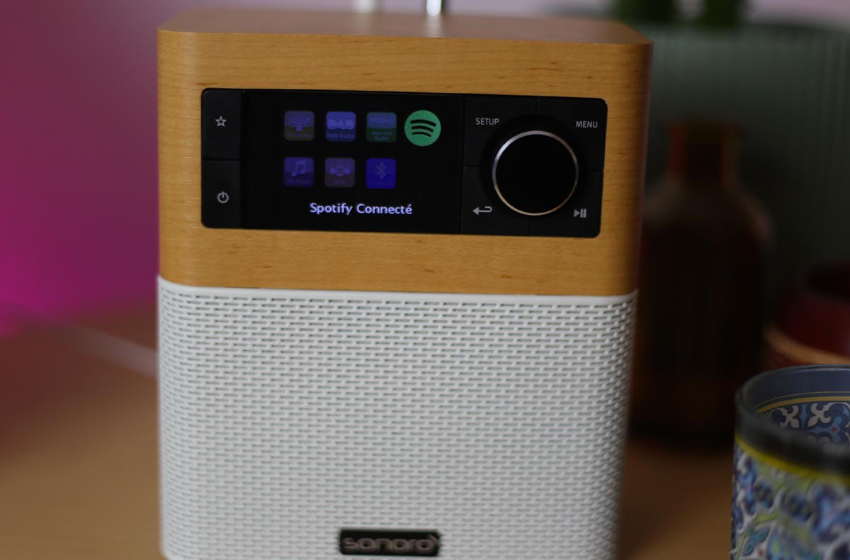 Sonoro Stream embarque des services de streaming musical en natif radio-réveil connecté