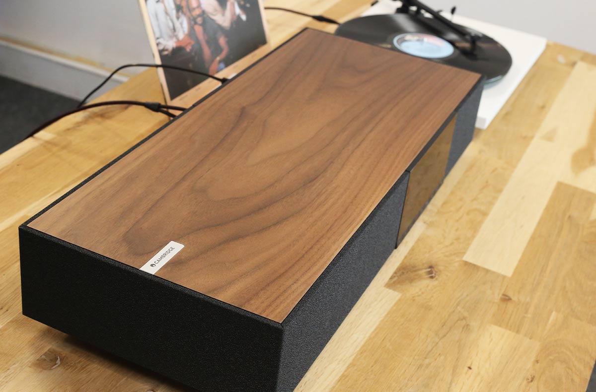 L'enceinte connectée délivre une puissance totale de 700 Watts