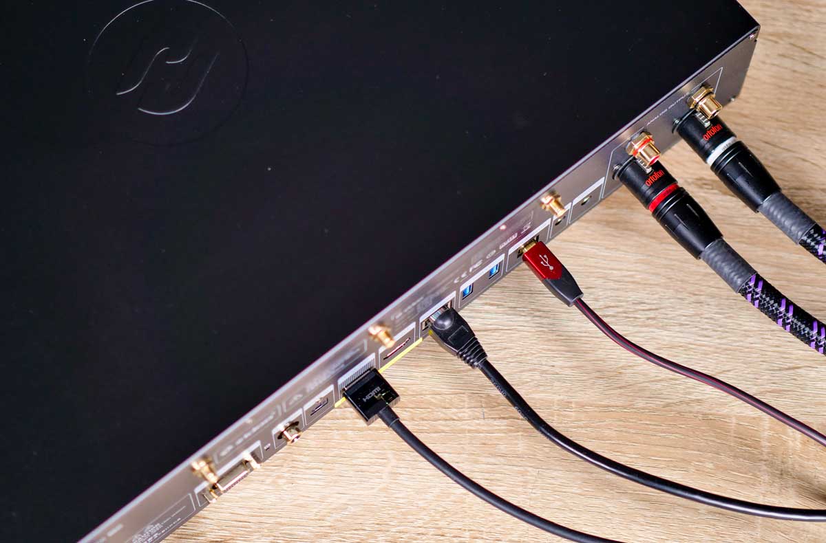 Relié en analogique, ici en XLR, le Zidoo UHD 8000 délivre une partition sonore de premier plan. Relié en analogique, ici en XLR, le Zidoo UHD 8000 délivre une partition sonore de premier plan.