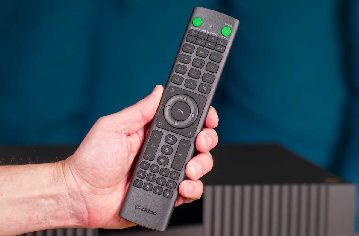 La télécommande rétroéclairée offre un accès direct à beaucoup de fonctions. La télécommande rétroéclairée offre un accès direct à beaucoup de fonctions.