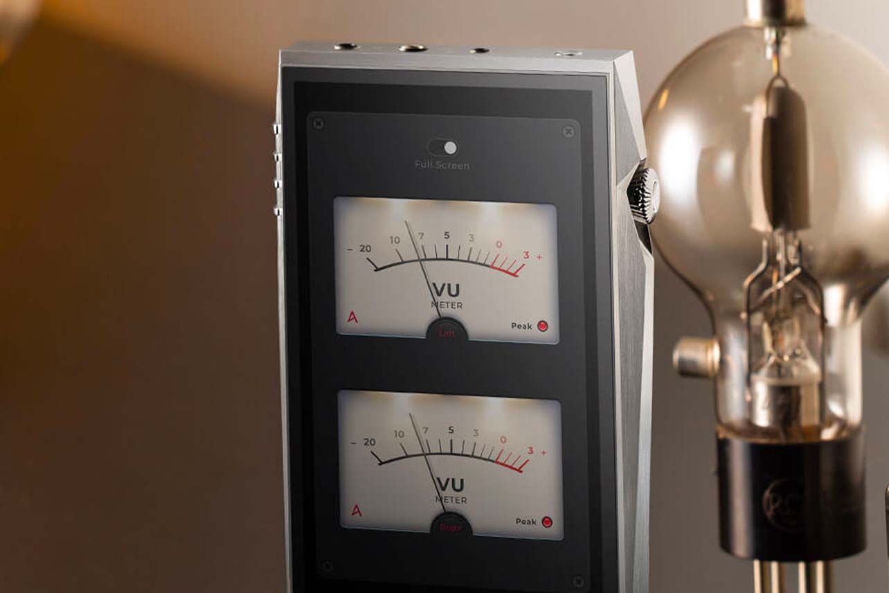 VU-mètres intégrés : un clin d’œil rétro qui affiche en temps réel les niveaux audio, pour une expérience d’écoute aussi visuelle que sonore.
