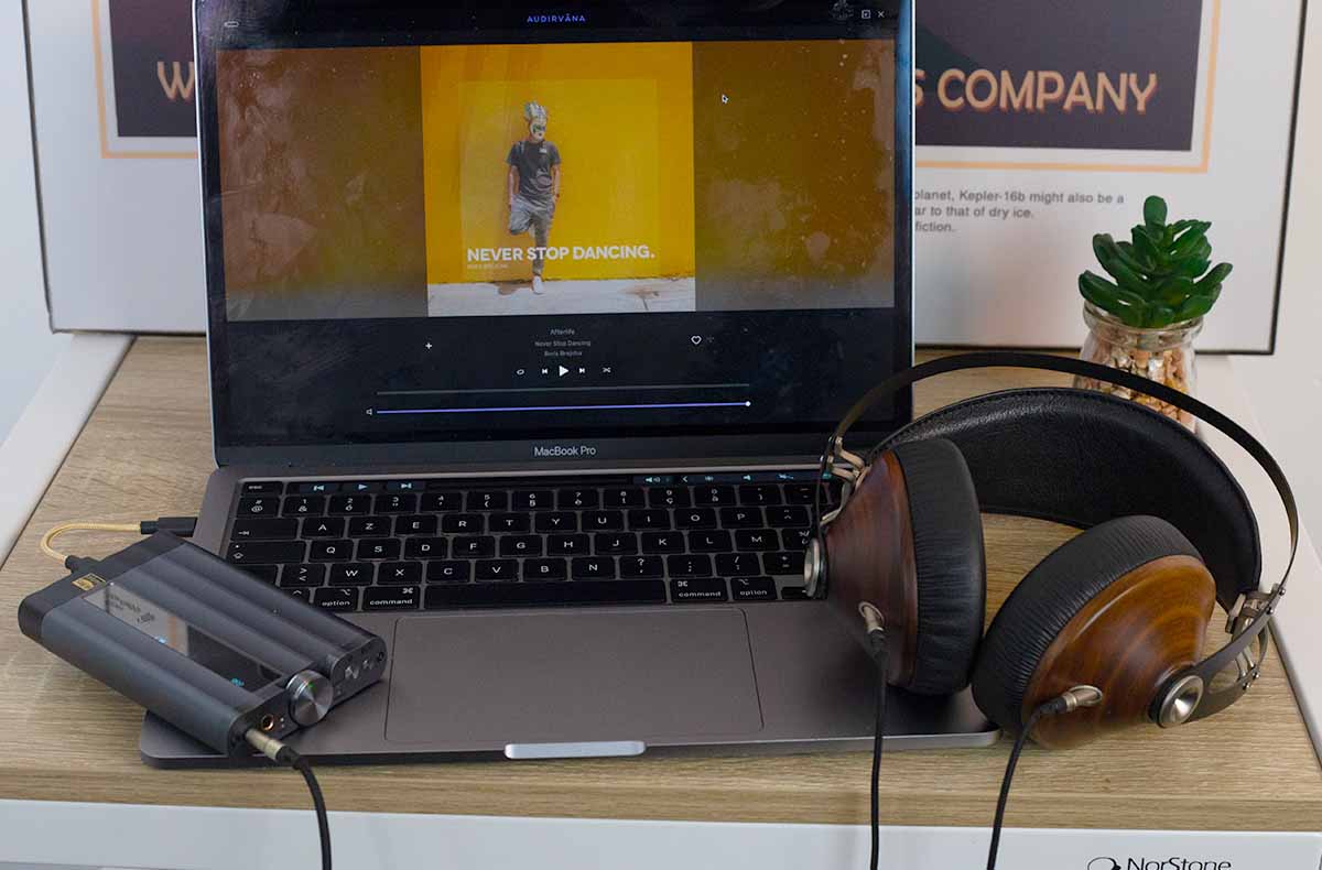 Même en électro, le Meze 99 Classics conserve sa précision et son équilibre, sans sacrifier la dynamique.