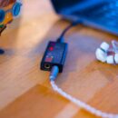Comment améliorer son écoute musicale avec des écouteurs intra-auriculaires filaires, l’exemple des Meze Alba associés au DAC audio portable Questyle M15i