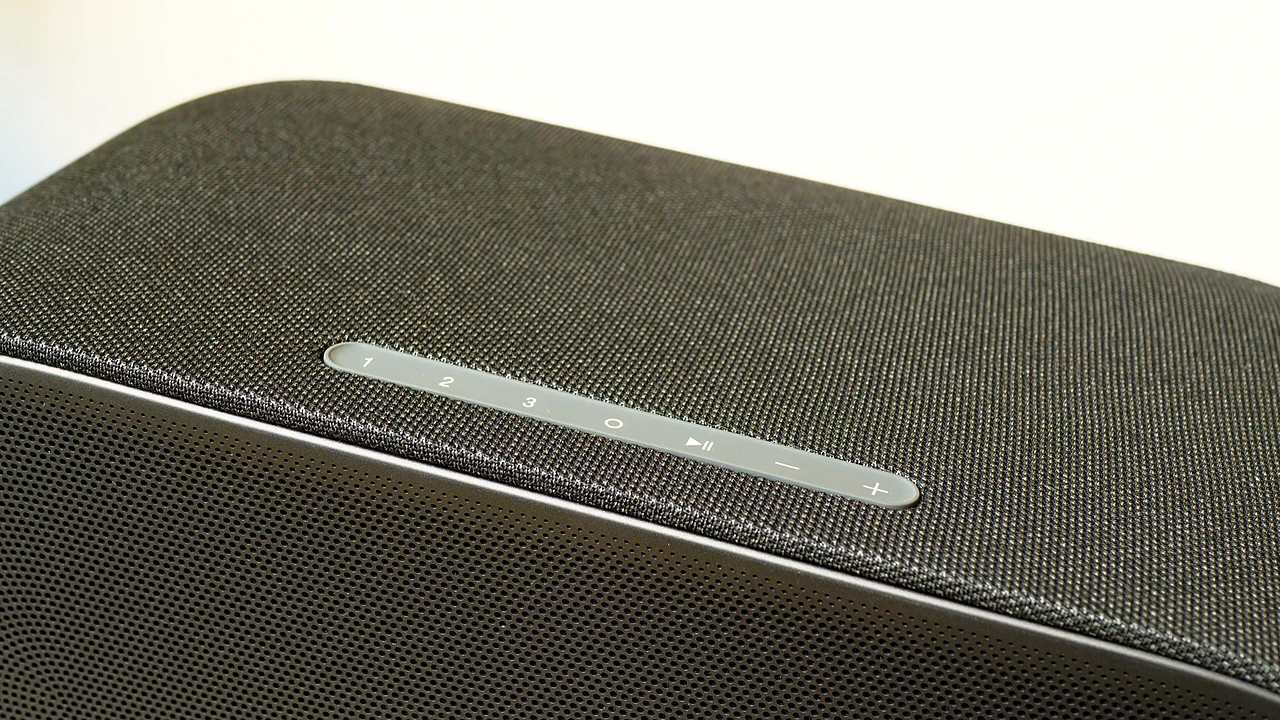 Enceinte Denon Home habillée de tissu